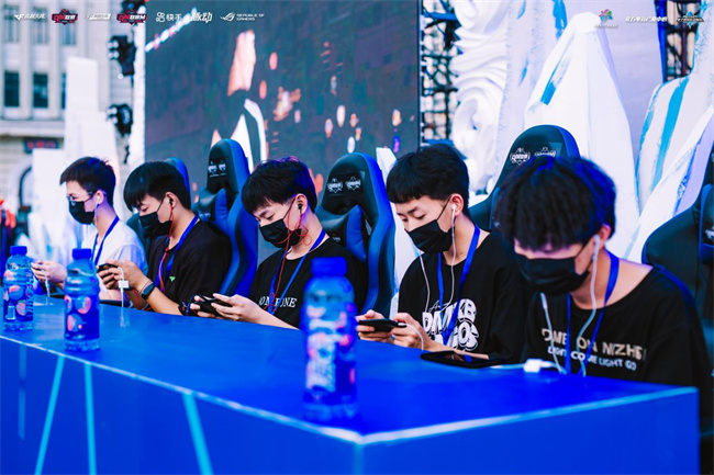 展现了约基 展现了约基